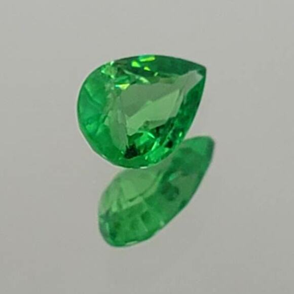 Rare .78 carat Tsavorite!! - Picture 3 of 10